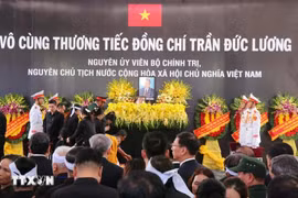 En la ceremonia de entierro del expresidente Tran Duc Luong (Fuente: VNA)