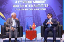 El primer ministro Pham Minh Chinh se reunió con el presidente del Consejo Europeo, Antonio Costa, en el marco de la 47.ª Cumbre de la ASEAN en Malasia. (Foto: VNA)
