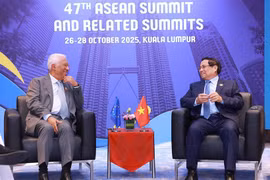 El primer ministro Pham Minh Chinh se reunió con el presidente del Consejo Europeo, Antonio Costa, en el marco de la 47.ª Cumbre de la ASEAN en Malasia. (Foto: VNA)