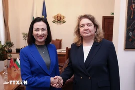 La presidenta de la Asamblea Nacional de Bulgaria, Nataliya Kiselova con la embajadora vietnamita, Nguyen Thi Minh Nguyet (Fuente: VNA)