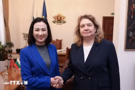 La presidenta de la Asamblea Nacional de Bulgaria, Nataliya Kiselova con la embajadora vietnamita, Nguyen Thi Minh Nguyet (Fuente: VNA)