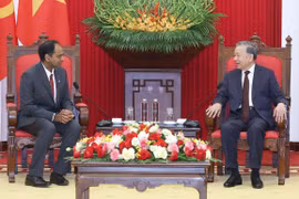 El secretario general del Partido Comunista de Vietnam, To Lam, recibe a Sandeep Bharathi, presidente del Grupo tecnológico Marvell de Estados Unidos (Fuente: VNA)