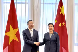 El embajador de Vietnam en Beijing, Pham Thanh Binh y la ministra de Justicia de China, He Rong (Fuente: VNA)
