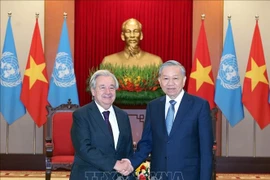 El secretario general del Partido Comunista de Vietnam, To Lam (derecha) recibe al secretario general de la ONU, António Guterres (Fuente: VNA)