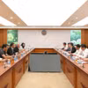 El viceministro vietnamita de Finanzas, Cao Anh Tuan, recibe a dirigentes de TikTok Vietnam. (Foto: thoibaotaichinhvietnam.vn)