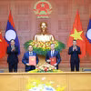 El primer ministro de Vietnam, Le Minh Hung, y su homólogo laosiano, Sonexay Siphandone, presencian en el intercambio del acuerdo de cooperación para el período 2026-2030 entre ministerios de Finanzas de sus respectivos países. (Foto: VNA)