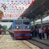 El tren "Thong Nhat" SE4 llega a Da Nang en el día conmemorativo de la Victoria del 30 de abril. Foto ilustrativa: VNA