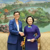 La viceprimera ministra de Vietnam Pham Thi Thanh Tra recibe a la representante de la OMS en Vietnam, Angela Pratt. (Foto: baochinhphu.vn)