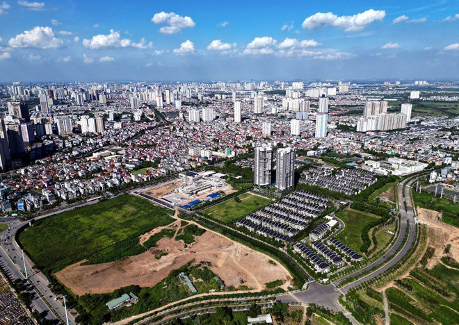La Asamblea Nacional de Vietnam en su XV Legislatura adoptó el proyecto de Ley de Tierras (modificada), gracias a la cual el mercado inmobiliario se recuperó gradualmente, con la implementación de muchos proyectos. (Foto: VNA)