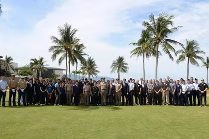 Delegados que asistieron a la 173.ª ceremonia de repatriación de restos de soldados estadounidenses desaparecidos en la guerra (MIA) de Vietnam en Da Nang el 2 de julio. (Foto: Ministerio de Relaciones Exteriores)