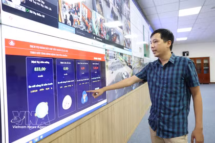 El Centro de Operaciones y Monitoreo de Ciudad Inteligente de la provincia de Dak Lak gestiona y opera el centro de datos provincial, así como las plataformas digitales compartidas y los sistemas de software utilizados en toda la provincia. (Foto: VNA)
