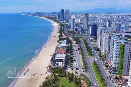 La ciudad de Da Nang se ha convertido en un popular destino turístico tanto a nivel nacional como internacional, gracias a su infraestructura desarrollada y cientos de kilómetros de playas. (Foto: VNA)