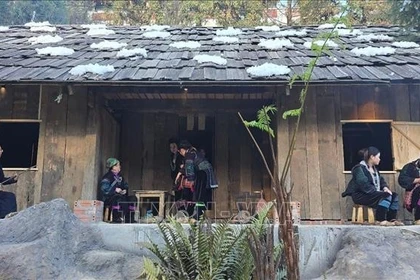 Recreación del espacio cultural de la etnia Mong. (Foto: VNA)