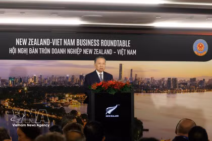 El secretario general del Comité Central del Partido Comunista de Vietnam y presidente del país, To Lam, interviene en la Mesa Redonda Empresarial Nueva Zelanda-Vietnam, celebrada en Auckland el 13 de agosto. (Foto: VNA)