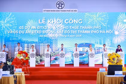 El primer ministro vietnamita, Le Minh Hung, participó hoy en la ceremonia de colocación de la primera piedra de tres grandes proyectos de viviendas de alquiler y cinco proyectos de líneas de metro en Hanoi. (Fuente: VNA)