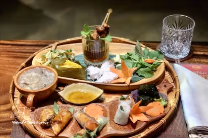 Chao Show presenta la gastronomía de las tres regiones de Vietnam con 9 platos vietnamitas emblemáticos. (Foto: VNA)