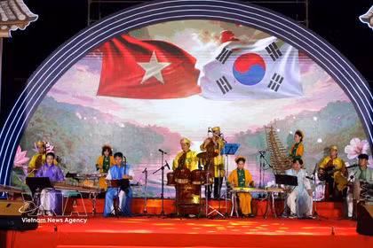 Una actuación en el Festival Vietnam-Corea del Sur 2026 en la ciudad de Da Nang. (Foto: VNA) 