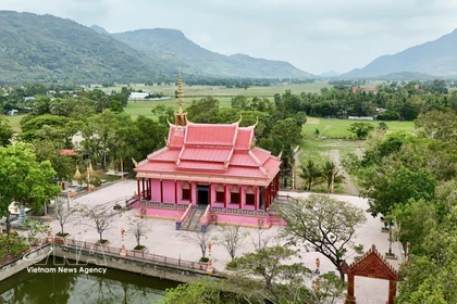 Pagoda Hang Cong, singular templo rosado en An Giang