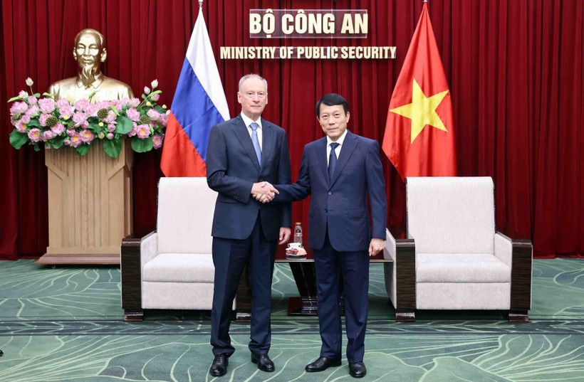 El ministro de Seguridad Pública, general Luong Tam Quang, y el jefe del Consejo Marítimo de la Federación de Rusia, Nikolai Patrushev (Fuente: VNA)