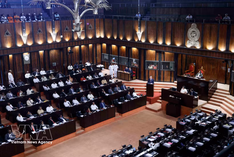 El secretario general del Partido Comunista y presidente de Vietnam, To Lam, pronuncia un discurso ante el Parlamento esrilanqués (Fuente: VNA)