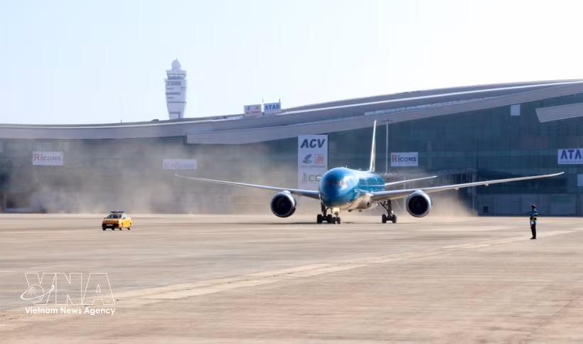 Un Boeing 787 de Vietnam Airlines, la aerolínea nacional de Vietnam, aterrizó en el Aeropuerto Internacional de Long Thanh en su primer vuelo. Foto: VNA