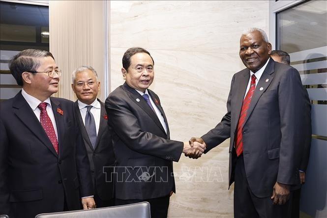 El presidente de la Asamblea Nacional de Vietnam, Tran Thanh Man, se reúne con el titular de la Asamblea Nacional del Poder Popular de Cuba, Esteban Lazo (Fuente: VNA)