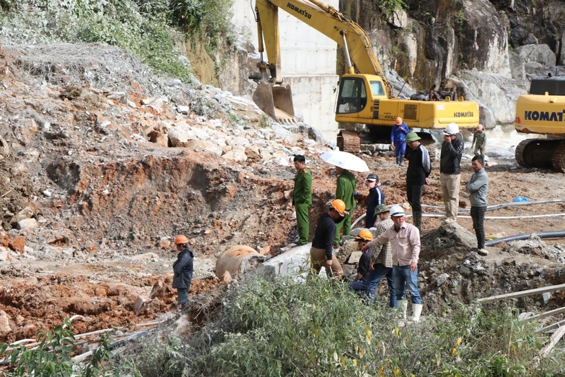 El primer ministro Pham Minh Chinh insta a medidas urgentes para solucionar un incidente ocurrido en el Proyecto Hidroeléctrico Dak Mi 1 (Fuente: VNA)