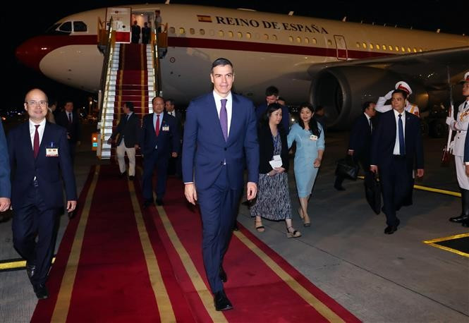 El presidente de Gobierno de España, Pedro Sánchez, llega a Hanoi, iniciando su visita oficial a Vietnam (Fuente: VNA)