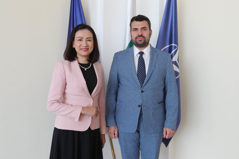 La embajadora de Vietnam en Bulgaria, Nguyen Thi Minh Nguyet y el ministro de Asuntos Exteriores de Bulgaria, Georg Georgiev (Fuente: VNA)