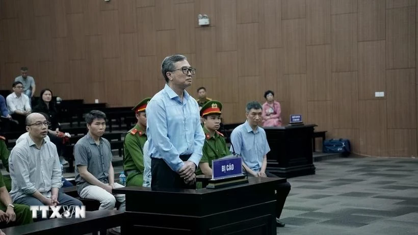 El Tribunal Popular de Hanoi condenó hoy a Hoang Quoc Vuong, exministro de Industria y Comercio, a seis años de prisión por "abuso de cargo y poder en el ejercicio de sus funciones" (Fuente: VNA)