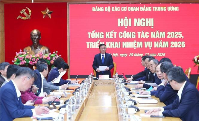El miembro del Buró Político y miembro permanente del Secretariado del Comité Central del Partido Comunista de Vietnam (PCV), Tran Cam Tu, habla en la cita (Fuente: VNA)