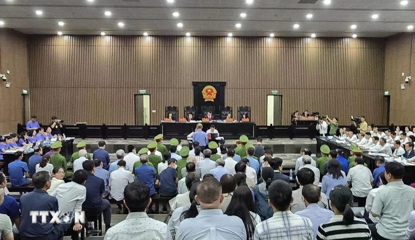 El juicio a los 41 acusados en el caso ocurrido en el grupo Phuc Son y las entidades relacionadas csigue con la fase de interrogatorios por parte de los representantes de la Fiscalía Suprema Popular (Fuente: VNA)
