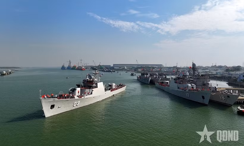 El buque 09, perteneciente a la Brigada 171 de la Región Naval 2 de la Armada Popular de Vietnam zarpó para participar en el Ejercicio Naval Multilateral de Komodo 2025 (MNEK-5) en Indonesia (Fuente: qdnd.vn)