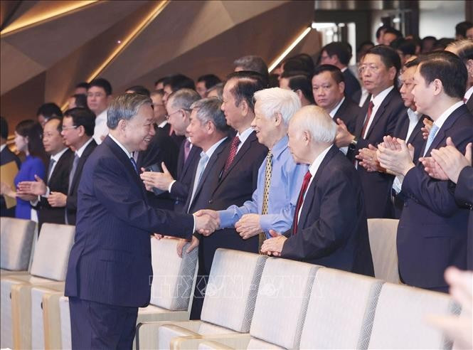 El secretario general del Partido Comunista de Vietnam, To Lam, y los delegados en el evento (Fuente: VNA)