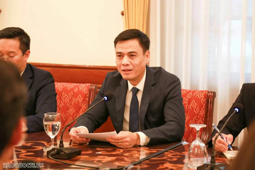 El viceministro de Relaciones Exteriores de Vietnam, Dang Hoang Giang, habla en la cita (Fuente: baoquocte.vn)