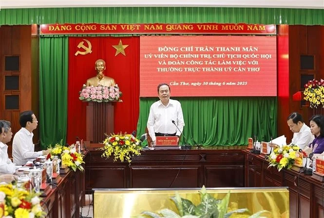 El presidente de la Asamblea Nacional de Vietnam, Tran Thanh Man, habla en el evento (Fuente: VNA)