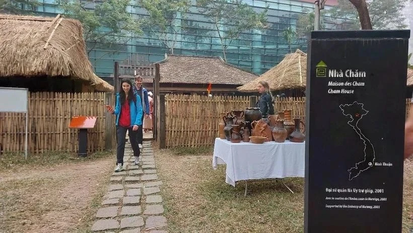 Casas Cham en el Museo de Etnología de Vietnam en Hanoi. (Foto: VietnamPlus)