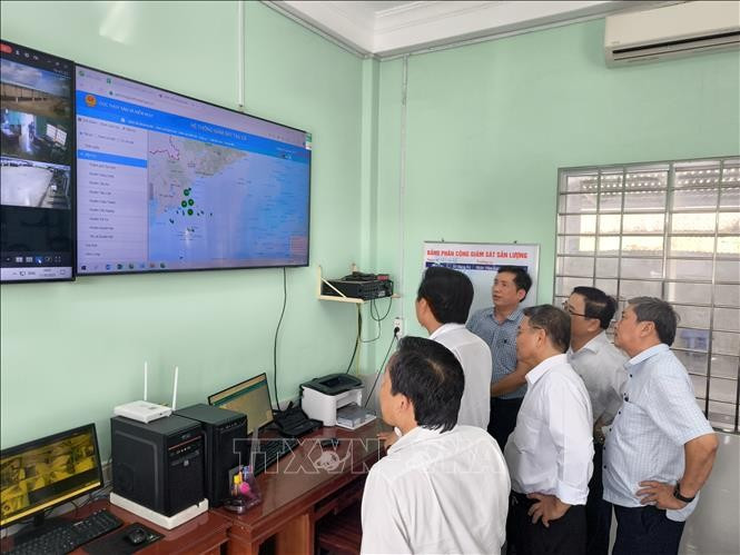 El Comité Popular de la provincia survietnamita de Vinh Long inspecciona las acciones para combatir la pesca ilegal (Fuente: VNA)