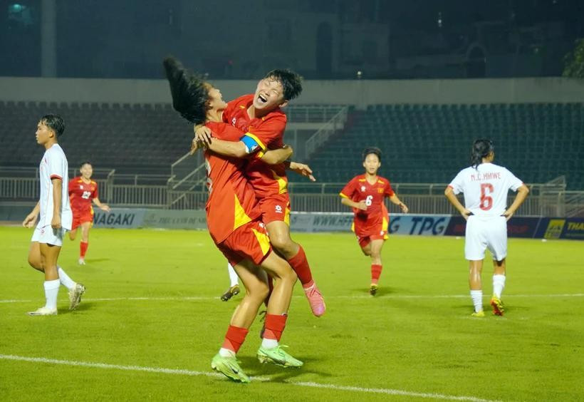 La selección femenina de fútbol de Vietnam debutó con una victoria de 2-0 ante Myanmar en su primer partido del Grupo A del Campeonato Sub-19 de la ASEAN 2025 (Fuente: VNA)