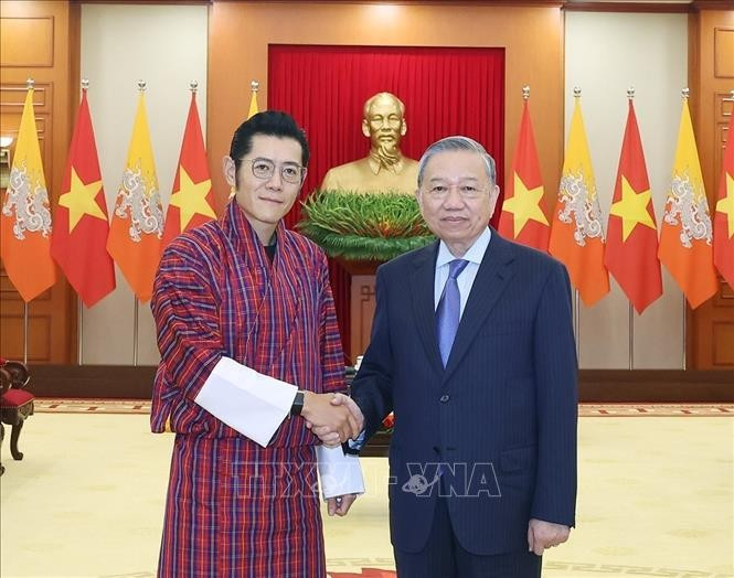 El secretario general del Partido Comunista de Vietna, To Lam y el Rey de Bután, Jigme Khesar Namgyel Wangchuck (Fuente: VNA)