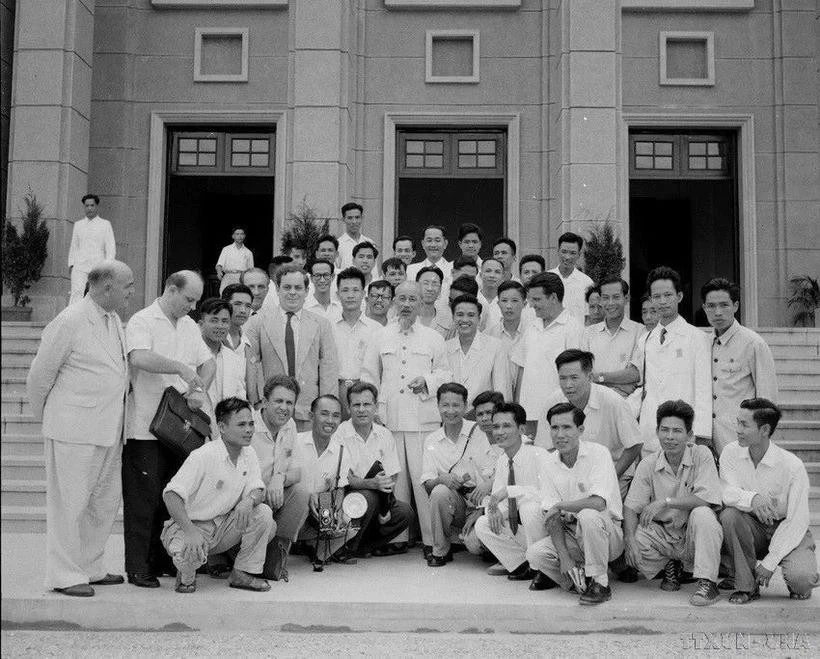 El Presidente Ho Chi Minh y los periodistas
