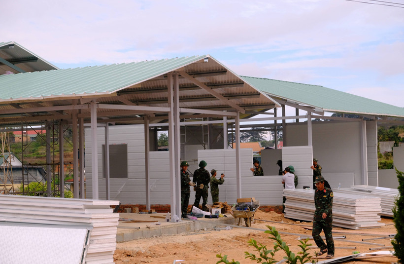 La “Campaña Quang Trung” destina a reconstruir y reparar las viviendas de las familias afectadas por desastres naturales, tifones e inundaciones en la región central del país (Fuente: VNA)