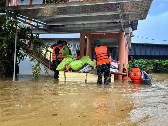 Ante el elevado nivel de las aguas, la Estación Meteorológica e Hidrológica de Bac Ninh ha emitido una advertencia sobre el riesgo de inundaciones (Fuente: VNA)