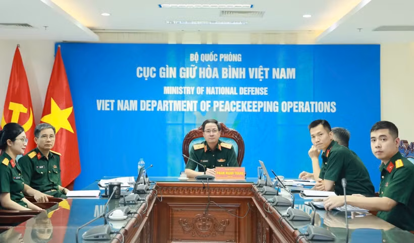 El mayor general Pham Manh Thang, director del Departamento de Operaciones de Mantenimiento de la Paz y jefe de la delegación del Ministerio de Defensa de Vietnam, participa en la cita (Fuente: VNA)
