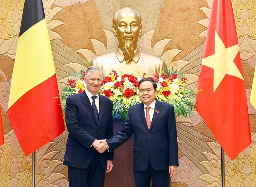 El presidente de la Asamblea Nacional de Vietnam, Tran Thanh Man, sostiene una reunión con el Rey de Bélgica, Felipe (Fuente: VNA)