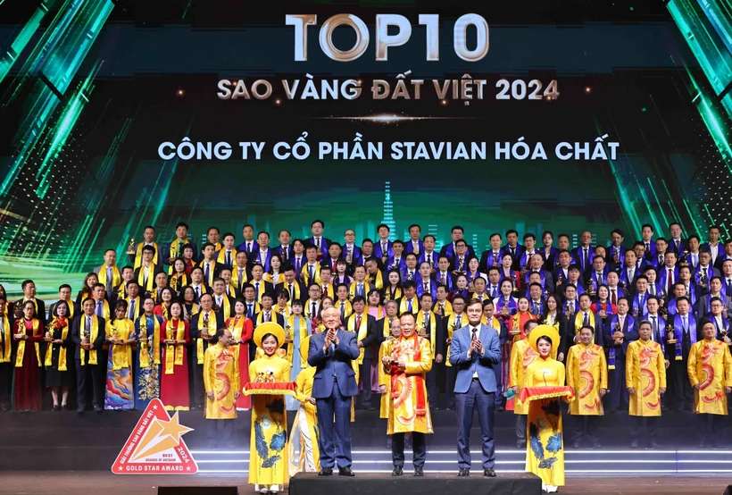 Las 200 mejores marcas comerciales recibieron el premio “Sao Vang Dat Viet- 2024” (Estrella Dorada de Vietnam) por sus contribuciones al desarrollo socioeconómico nacional (Fuente: VNA)