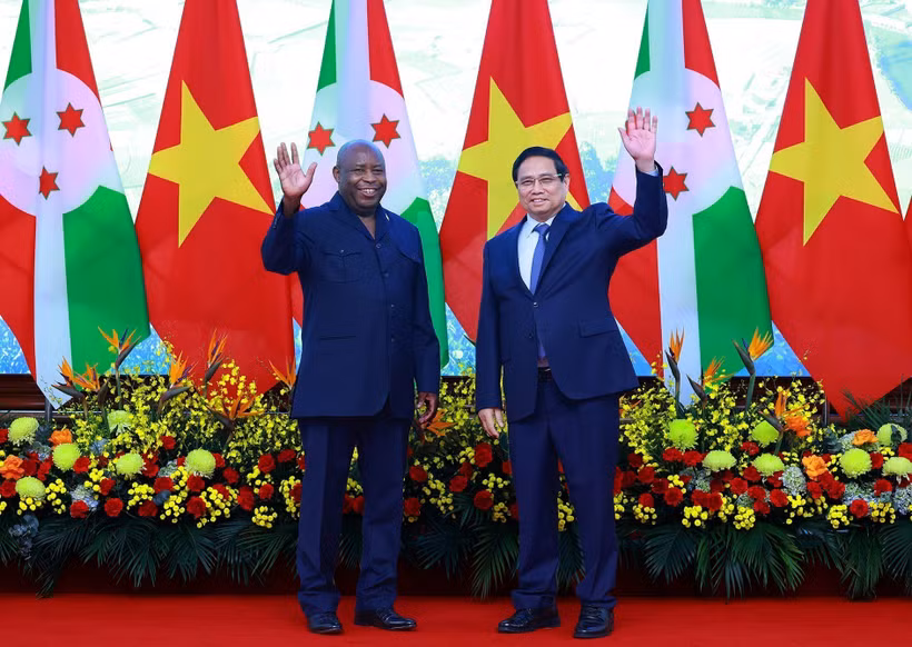 El primer ministro de Vietnam, Pham Minh Chinh, se reúnecon el presidente de Burundi, Évariste Ndayishimiye (Fuente: VNA)
