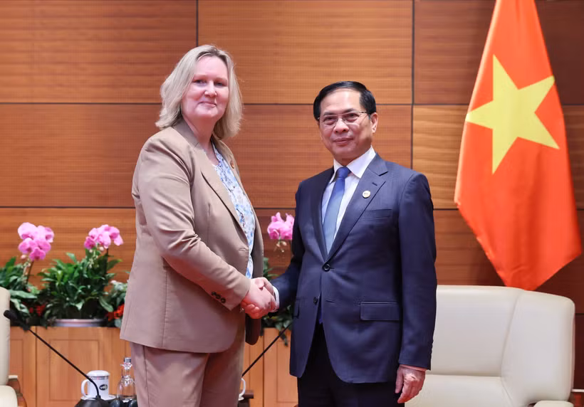El viceprimer ministro vietnamita, Bui Thanh Son y Lina Hansen, secretaria de Estado de Comercio e Inversiones del Ministerio de Asuntos Exteriores de Dinamarca (Fuente: VNA)