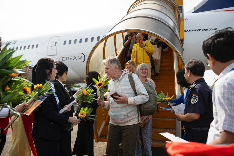En la ceremonia de bienvenida al turista internacional número 20.000.000 en el Aeropuerto Internacional de Phu Quoc. Foto: VNA