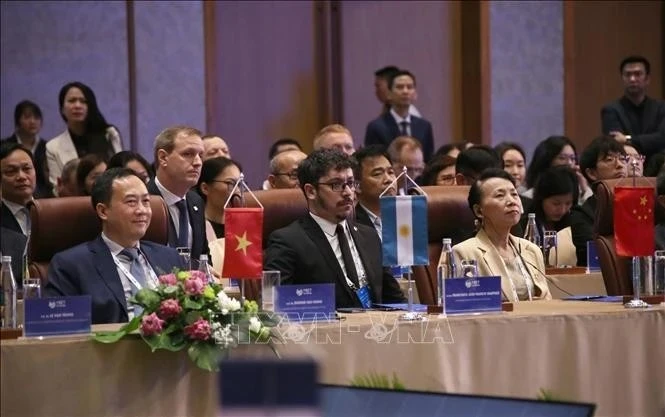 Participantes en el Foro (Fuente: VNA)